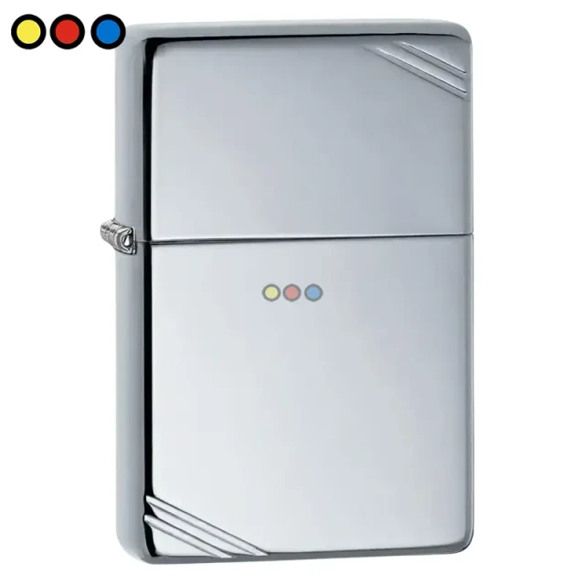 Encendedor Zippo Clover Design acabado Street Chrome con trébol grabado, Vista lateral de encendedor Zippo a prueba de viento