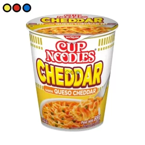 Envase de fideos instantáneos Nissin Cup Noodles sabor queso cheddar de 68 gramos, Primer plano de fideos Nissin sabor cheddar preparados
